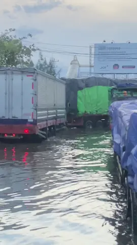 Kok ora surut2 pie to ki🤦 #fypage #semarang24jam #semarangbanjir #semarangstory #fyppppppppppppppppppppppp 