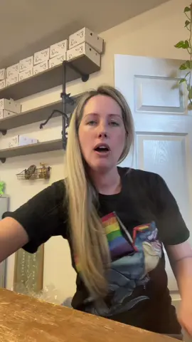 Another slow day 🤷🏼‍♀️ #florist #flowershop #sales #fyp #foryoupage 