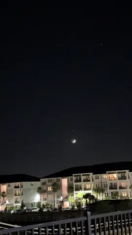 Com with me to the moon 🌙 #florida #fyp #apple 