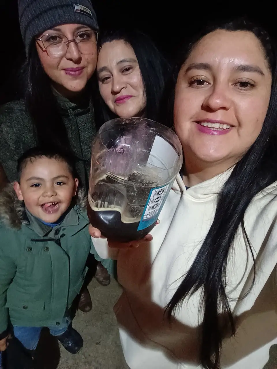 una fotito del 18 con la hermana @Lha Andreha R. Reyes la cuñada @Natalia M. Illanes y el sobrinito Matheito🥰😍😍
