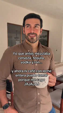 Propongo empezar a tomar los sábados al medio día y terminar a las 6pm 😂😅  #goyomalloy #Viral #mx #fyp #parati 