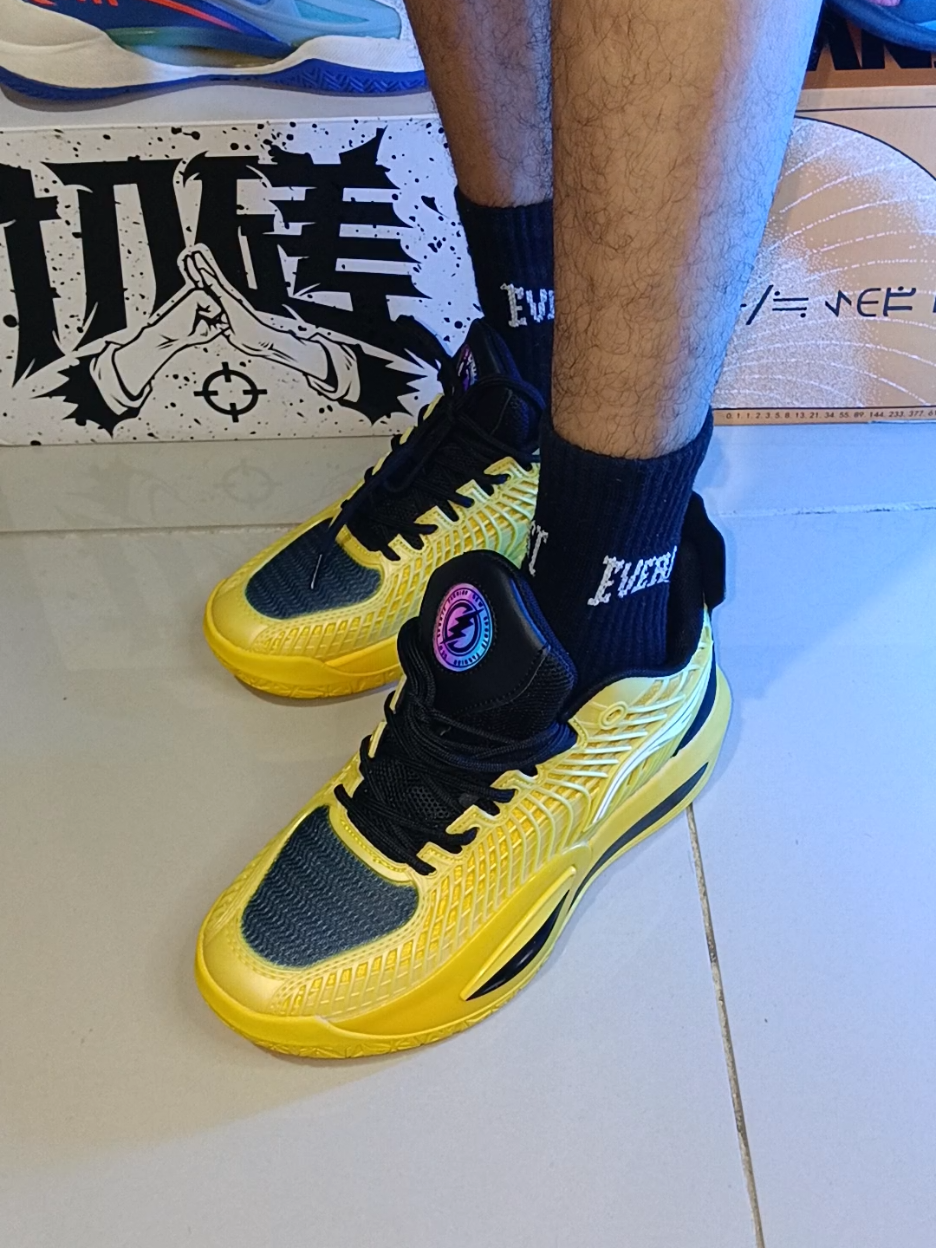 jb3 na sobrang gada gaan sale at spikey affordable lang pero quality at matibay check out na sa yellow basket mga lodi #jb3 #shoesrecommendation #basketballshoes #affordable #skywalker 