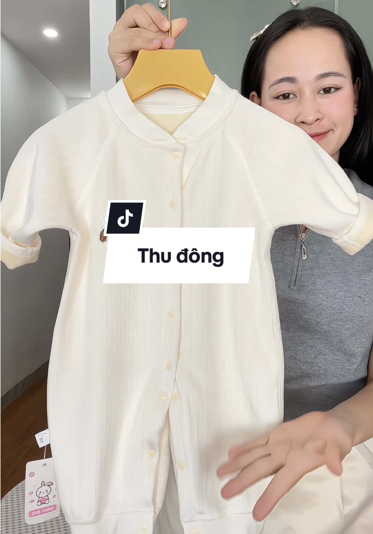 Lạnh mặc lót lông này ấm lắm a #lanhuong2be #bodysuitchobesosinh #bodysuitchobe #aolienquanchobe #bodysuitmuadong  @Lan Hương 2 Bé Review  @Lan Hương 2 Bé Review  @Lan Hương 2 Bé Review 