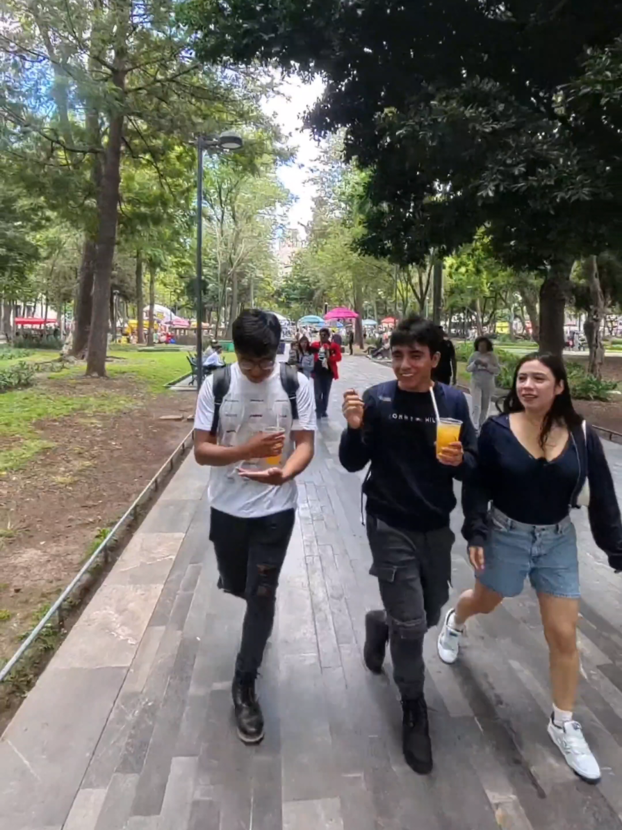 le gustan los consolador3s 🤣🤣 #perryvlogs #avonzaba #camilasouza #cdmx #bellasartes 
