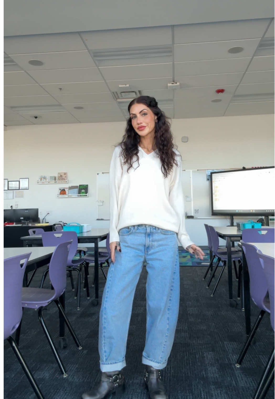 teacher ootd but it’s from last week’s drafts 🥹❤️ #OOTD #teacheroutfit #outfitinspo  sweater @Banana Republic  barrel jeans @abercrombie  moto boots @stevemadden 