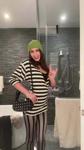 im laughing at emo beetlejuice 🖤🤍💚