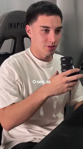 La IA no te va a reemplazar. Te va a reemplazar el editor que sabe usarla. La inteligencia artificial no viene a sacarte el trabajo. Lo hace el que aprendió a integrarla mejor que vos. 👉 La IA no es tu enemiga, es tu ventaja. 👉 Te ahorra tiempo, te da velocidad y te permite pensar más. No se trata de competir con máquinas, sino de aprender a dirigirlas. 👉 Guardá este tip si estás aprendiendo a usar IA en tu flujo de trabajo. #Edición #Postproducción #IA #Freelance #Productividad