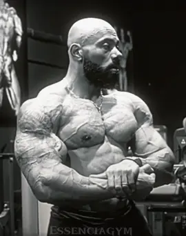 Julio no auge🔥 Use meu cupom na @Max Titanium - Loja:essenciagym  #juliobalestrin #maxtitanium #academia #motivação #gymedit 