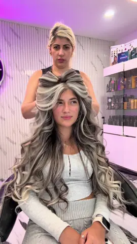 Cada cita es una oportunidad para que salgas feliz porque no es solamente embellecer tu cabello. Es levantar tu autoestima y realzar tu belleza. No dejes tu cambio para después Reserve hoy#whapwhap 305-570-54-22