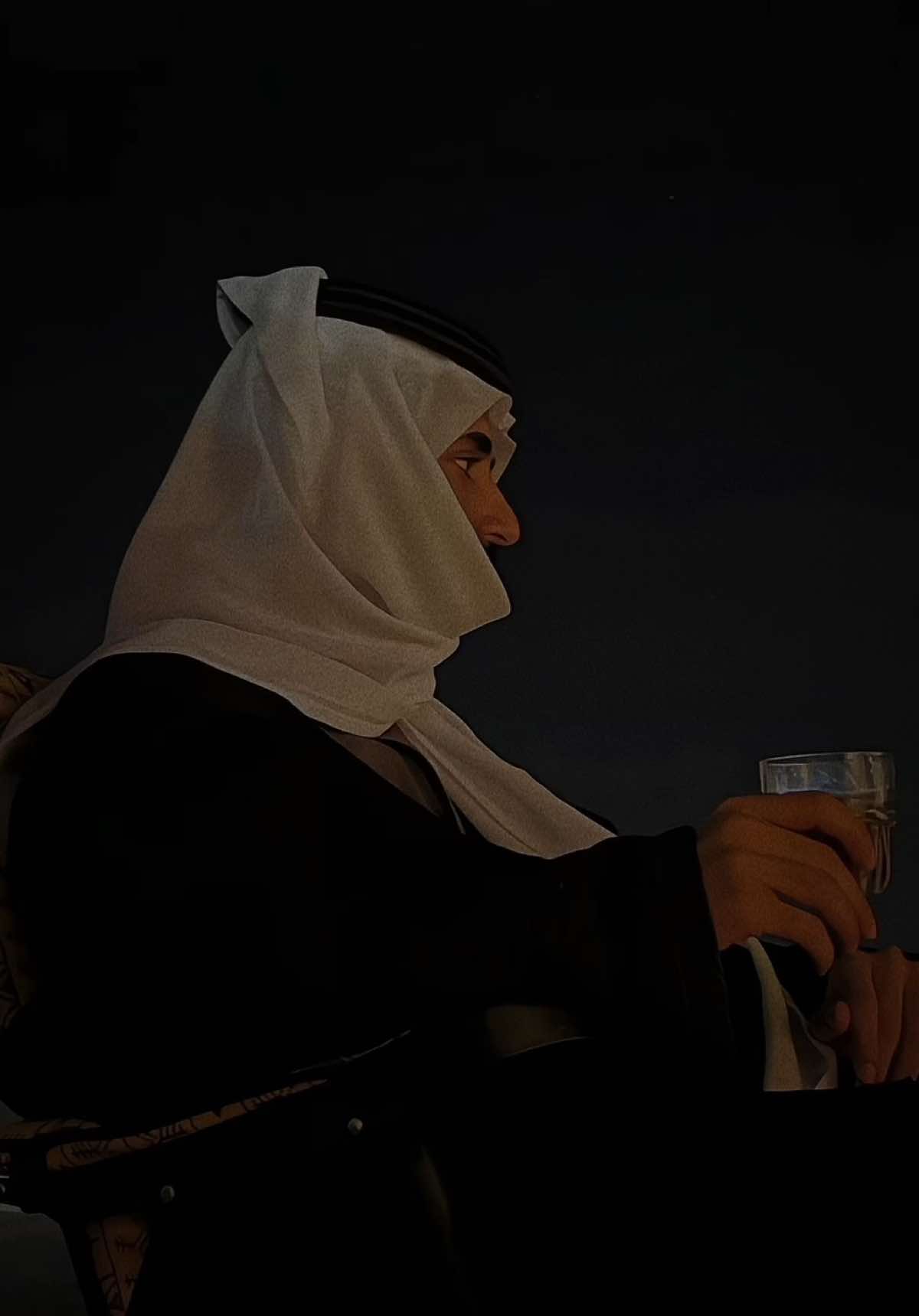 و الحــاسـد اللي في قفـانا تكلّـم مـا نلتـفـت للـي يزيـد انـحـدارة نكتـم على كثـر البـلاوي و نكـتـم نكشف حقـايق لو كشفنـا الستارة تنعـاف كلمة جـوفها النـار و السم لو كان ظـاهرها تشـوف الطـهـارة مـن كان ودّه في مطيـحي تحلّـم خلّه يشــنّ اليـوم مليــون غــارة..#شيلات #قوالب_ساري #اكسبلور #اكسبلورexplore  #CapCut 