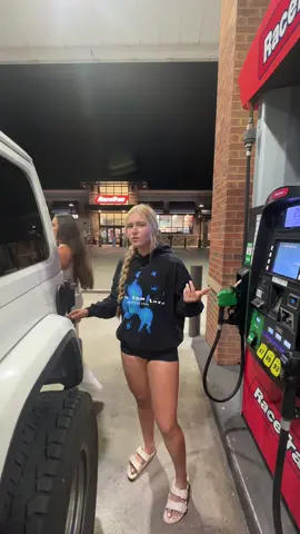 quick stop on our trip @chayy💫🌞 #blonde #litty #gas #recap 