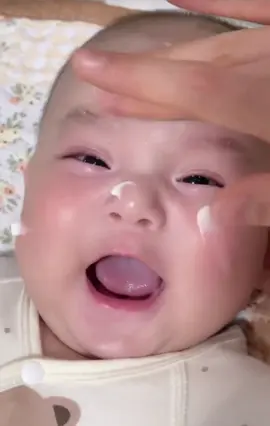 Trắng hết cả mặt 😅#giaitri #xuhuong #trend #giadinh #embedangyeu 