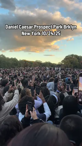 Such a beautiful intimate moment; it was the best experience @DanielCaesar #nyc #danielcaesar #fyp #viral #popup 