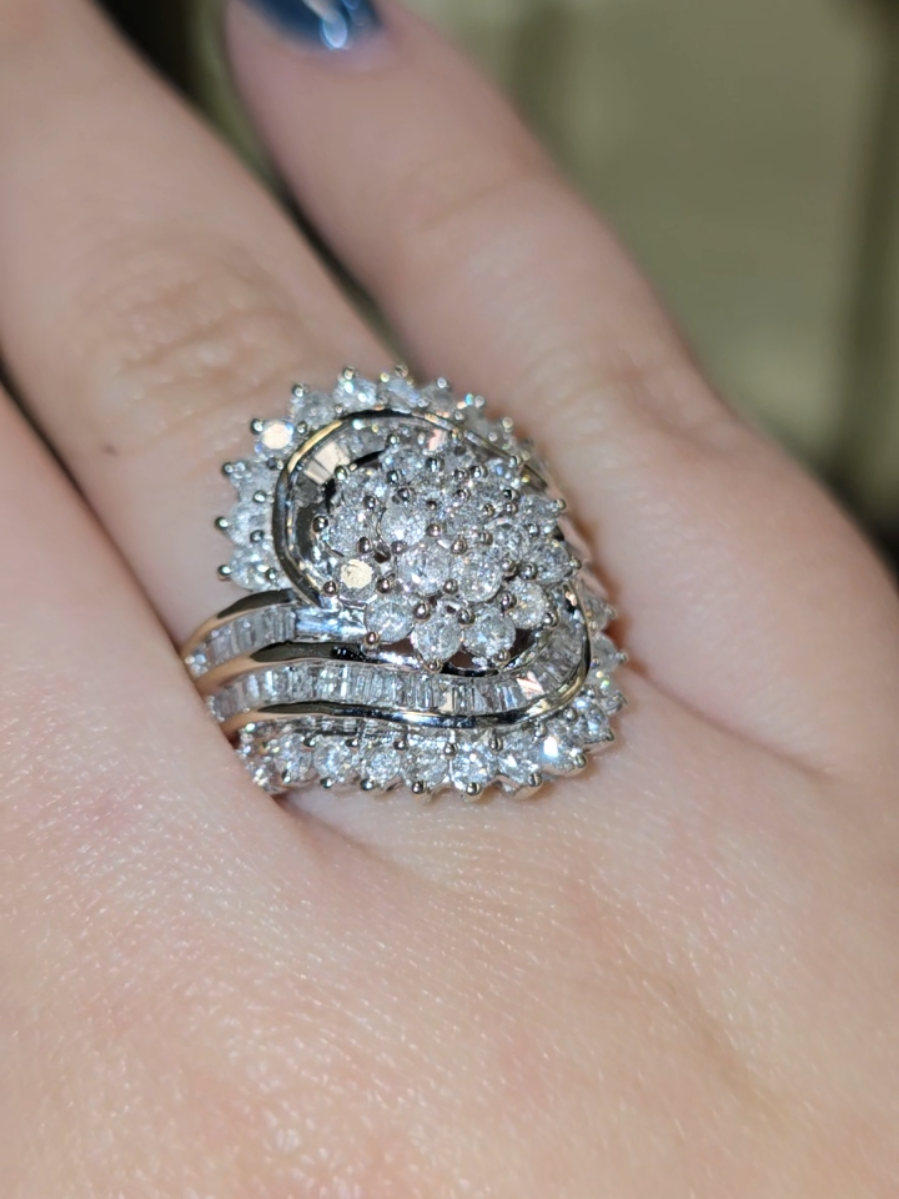 @TAMAYOS FABRICA DE ORO @TAMAYOS THE BIG STORE @TAMAYOS THE BIG STORE @tamayosbrownsville #tamayos #gold #viralvideo #amor #compromiso 