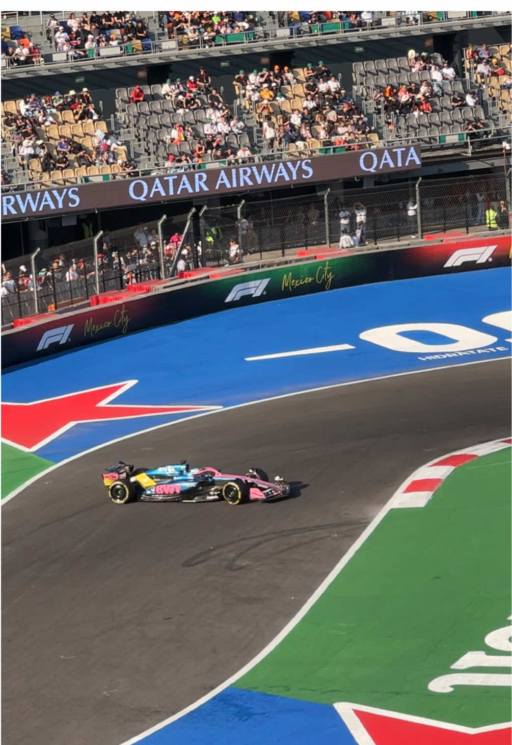 Piloto de escudería #alpine Derrapa auto en el día 1 de la FÓRMULA 1 México 2025 #formula1  #formula1mexico #gpmexico #accidente 