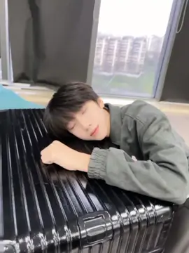 ចូលក្នុងវ៉ាលីអត់🤭😭🤝🏻#tffamily🇨🇳💫 #tffamily_4th_generation #weichen 