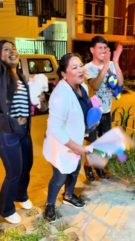 Cuando la tóxica llega con serenata 😂💔