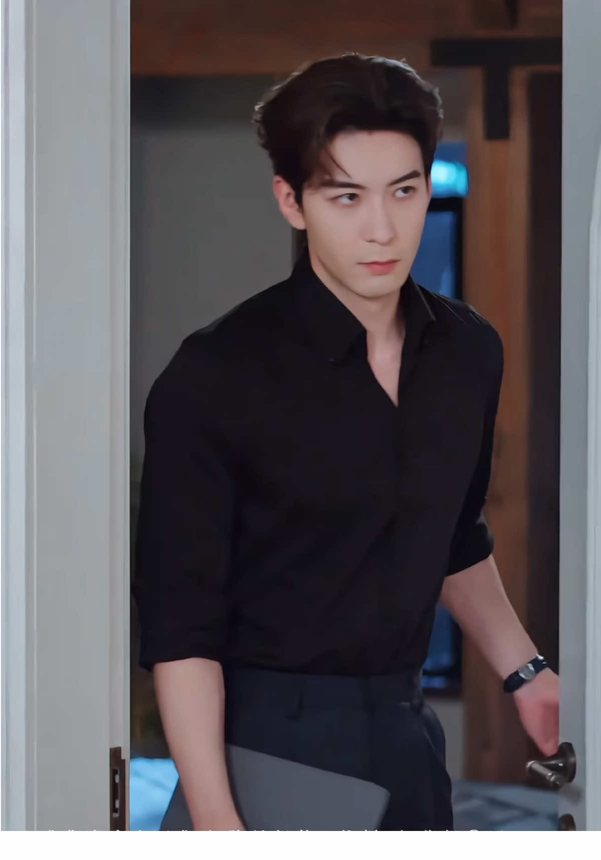 Mỏ anh không hỗn anh không thu tiền 🤣...  Tặng kèm mặt đá lạnh nết chằng lửa 🤣...  Đẹp trai nhà giàu anh có sẵn nên không lo 🤣... Khó ăn khó ở khó ngủ nhưng biết chiều gái 🤣... #TrầnTinhHúc #TranTinhHuc #Chenxingxu #TiềnHằng #Anhcũngcóngàynày