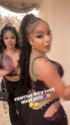 Who gonna win???  #fyp #twins #twinsisters #halloween 