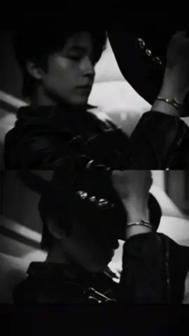 Diễn viên Hong Kyung là một nam diễn viên người Hàn Quốc sinh ngày 14 tháng 2 năm 1996.  Anh được biết đến nhiều nhất qua vai diễn Beomseok trong bộ phim 