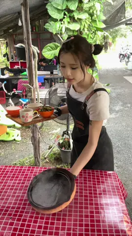 คะน้าหมูชิ้น กระทะร้อน #ชมนาคาเฟ่เชียงใหม่ #อร่อยบอกต่อ 