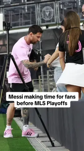Lionel Messi making time for Inter Miami fans before their MLS Playoffs match 🙌 #MLS #mlsplayoffs #messi #intermiami 