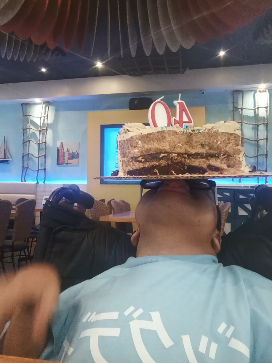 @Hassuru Wrldwd  happy 40 k followers salamat y all