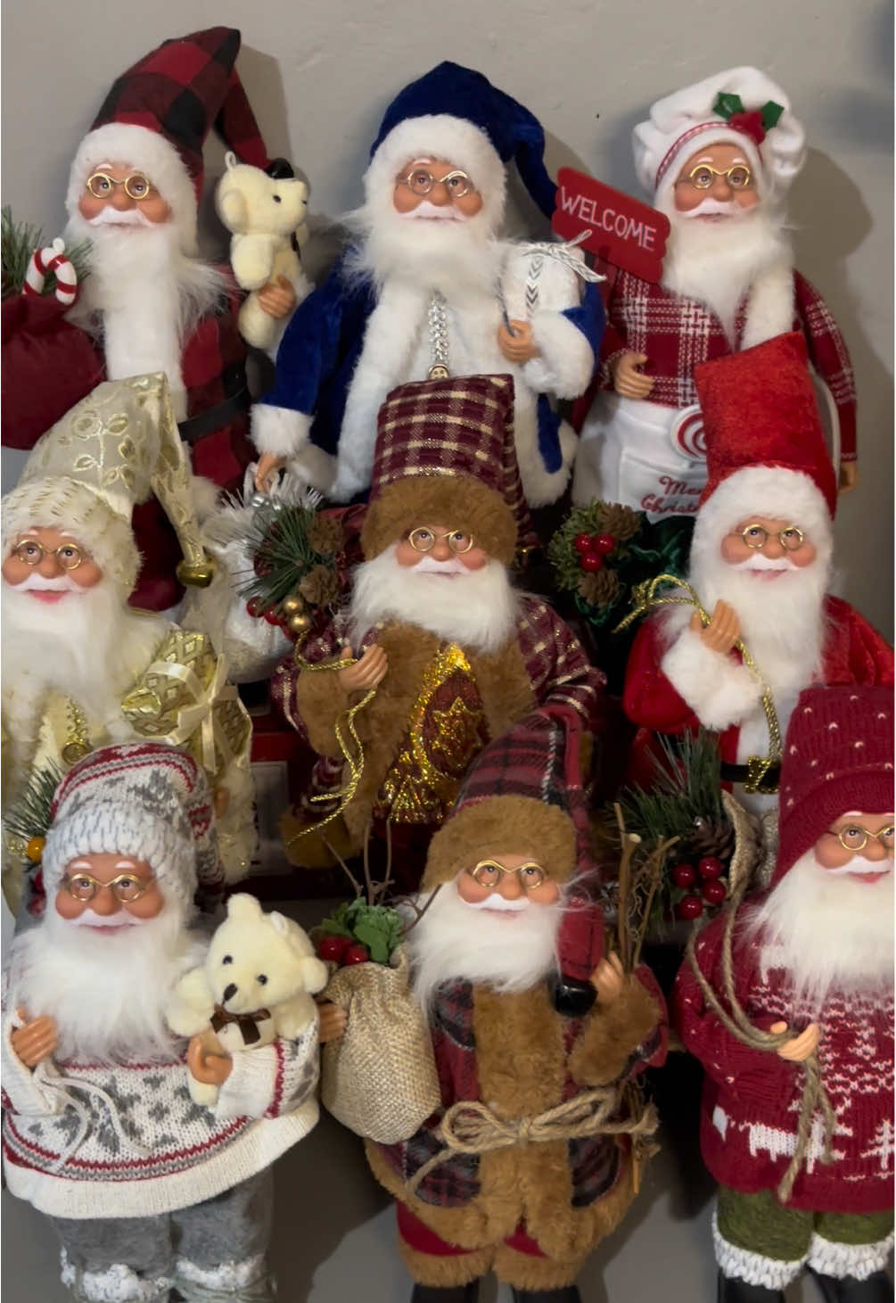 12 inches Santa Claus. Super sulit nito kasi pwede ko mapangdisplay every year. #santaclaus #christmasdecor #christmas 