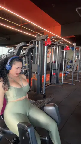 A guerra que se vence sozinha ,não se comemora com os outros!🦋 #donadecasablogueira #Fitness #gym #foco #mulherde40 