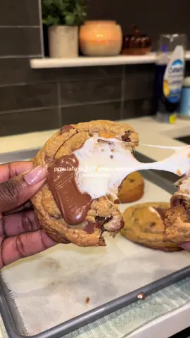 S’mores Cookies 😋🍪🔥 Ingredients:  3/4 cup browned unsalted butter  1 cup brown sugar  1/4 cup granulated sugar  2 large eggs (room temperature)  1 tbsp vanilla extract  2 cups all purpose flour  1/2 tsp baking powder  1/2 tsp baking soda  1/2 tsp salt  1/2 tsp cinnamon  1/2 cup chocolate chips  1/2 cup chopped Hershey bar Graham crackers  Marshmallows  Chill dough for 30 minutes before assembling and baking in a preheated oven at 350°F for 12-14 minutes. #fyp #baking #smorescookies #EasyRecipe #viral 