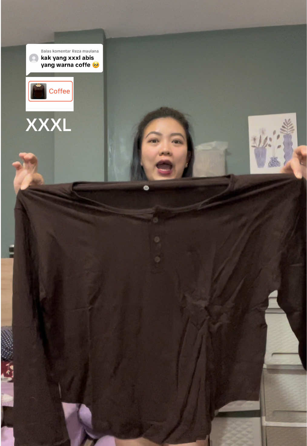 Membalas @Reza maulana akhirnya Ukuran XXXL warna COFFEE uda ready stok lagi kak 😍aku nemu Kaos V neck buat busui friendly💗Sumpah ini nyari nya susah banget 😭 kancing nya aktif ya beb bisa di lepas pasang 🥰👌bahan nya juga adem dan melar banget jadi muat BB JUMBO juga ya 💗#kaosvneck #kaosvneckcewek #kaosvneckwanita #kaosvneckjumbo #bajuatasanwanita      