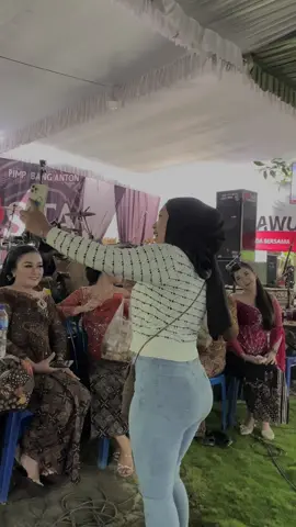 Kita kasih Cinematic  , Buat Artisnya pembeli pentol  😍🤙 . Ready COD an pentol area sragen, asli maknyuss dgn saos khas nya yang pweedes tapi nagih ga mau mandek   🤤🔥. Kepo?  Link WA dibio ig:nur_afidaah #sragen24jam #sragen24jam⛓️🐮 #fypシ #afidaahpentol #pentolviral 