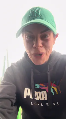 Was it a mugging or mistaken identity?! I’m standing in my Sydney hotel when someone grabs my bag and tries to walk off—turns out she thought I was her Uber Eats driver! 😂 #travelhumor #ubereatsdriver #mistakenidentity #sydneylife #funnystory