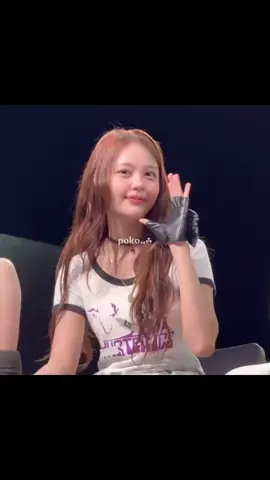 HER SMILE IS EVERYTHING ☀️♡  #carmen #hearts2hearts #카르멘 