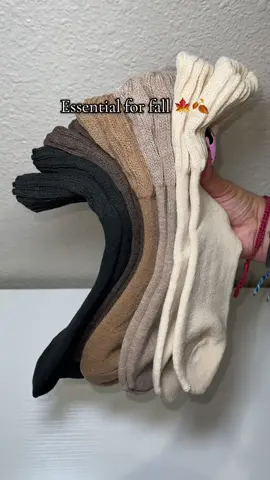 Essential for fall 🍁🍂  #thicksocks #scrunchsocks #fallessentials #fallfashion #itseliromero 