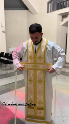 Швейна майстерня «Ковчег» @kovcheg.manufactory  - майстри своєї справи 🪡 Делікатність і якість роботи, гарні матеріали і любов до своєї праці!💒  #церква #ризи #священник 