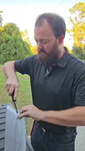 Was a little to quick to slit🤷‍♂️ #christmaswrapping#giftwrapping#christmas#tiktokshopcreatorpicks #falldealsforyou 