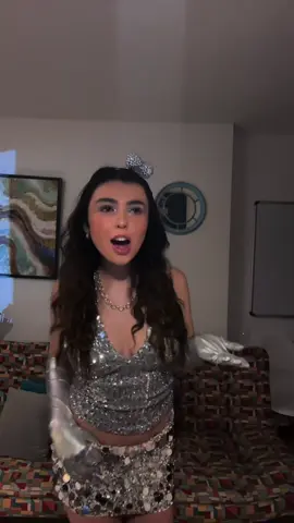 a hot disco ball 🪩🪩🪩🪩 #discoball #costume #basica #paratii 