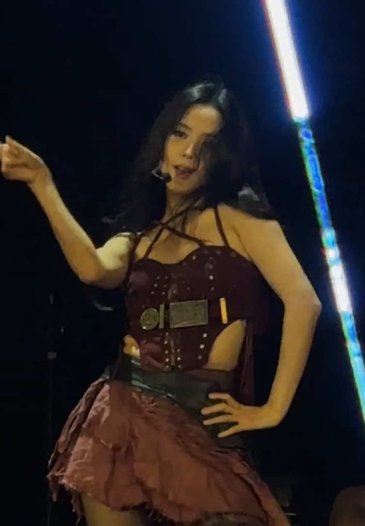 JUMP in bangkok #JISOO #JICHU #KIMJISOO #BLACKPINK_DEADLINE #DEADLINE_IN_BANGKOKDay1 