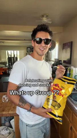 Group 7, where you at? 🙌 let me know!  Also, I feel like that turn around intro could be from Full house 😂  #sophiajames #group7 @Sophia James 