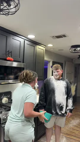 Did yall see the looks I got?🤣 #couplehumor #funny #prank #comedy #husbandwife 