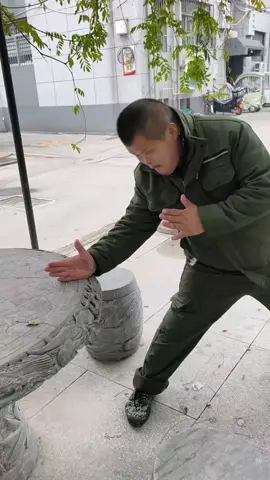 空手劈石桌#功夫 #武术 #空手道#硬气功 