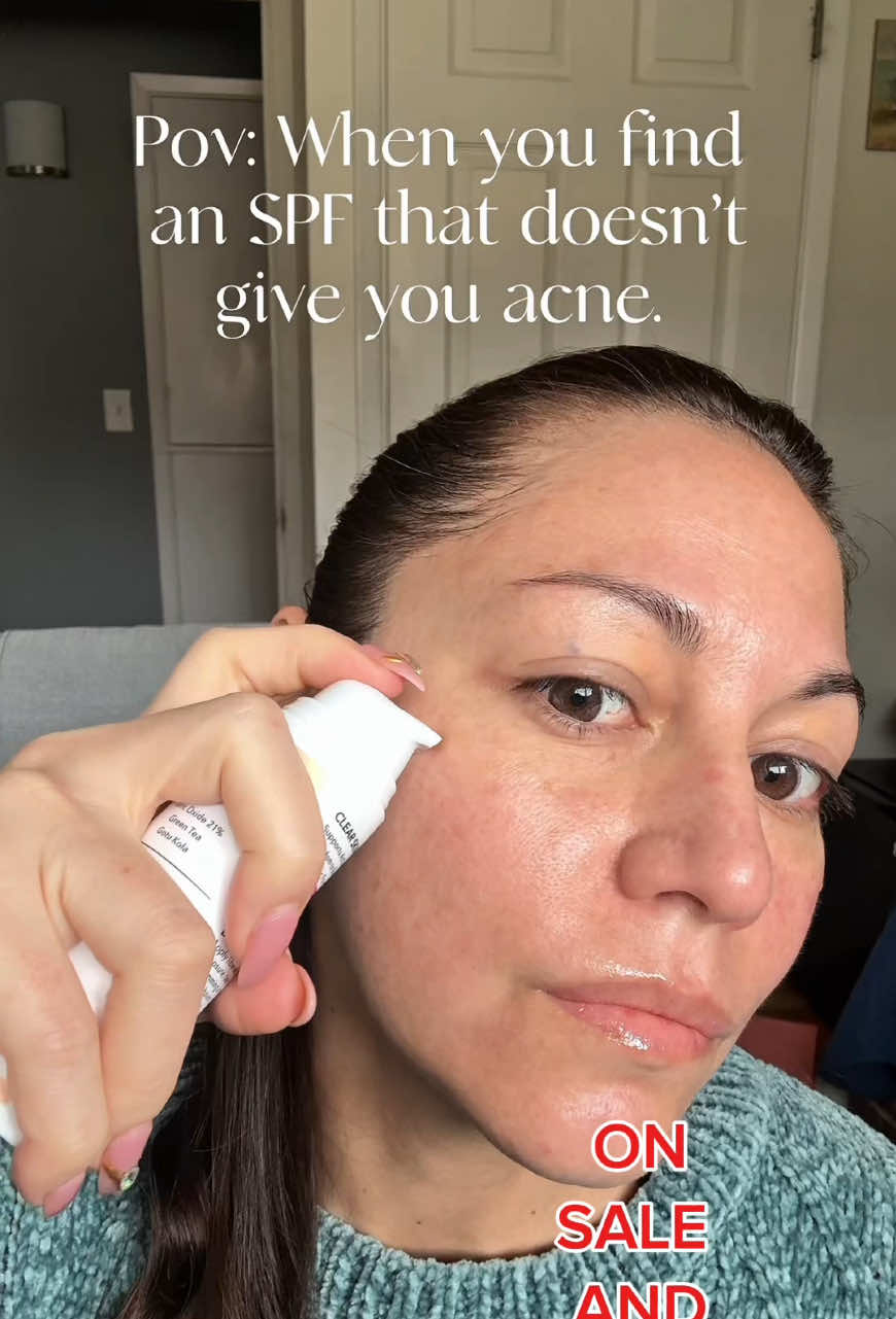 Discover Your Perfect Acne-Safe Foundation! -Defense Protection: Provides SPF 50+ to shield skin from broad-spectrum UV rays. -Soothing Ingredients: Contains Zinc Oxide, Green Tea, and Gotu Kola to soothe and protect acne-prone and sensitive skin. - Use Formula: Can be used alone or layered under makeup for a natural, even skin tone. - Primer: Enhances skin texture and appearance with a slight tint to avoid whitecast. - Finish: Leaves skin with a velvety texture without white residue. - Application: Scentless and sheer, perfect for both daily use and under makeup application. #acnesafe #makeup #foundationtips #tiktokshopcreatorpicks  #creatorsearchinsights @CLEARSTEM Skincare 