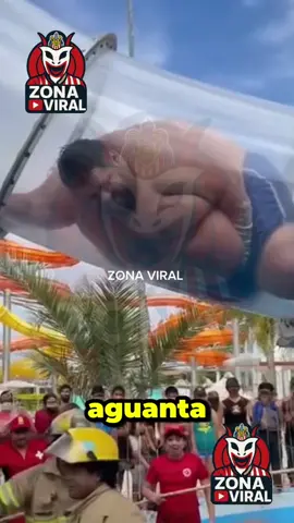 Hombre queda atorado en un tobogán 🤭 #comedia #humor #risas #fypシ゚ #ZonaViral 