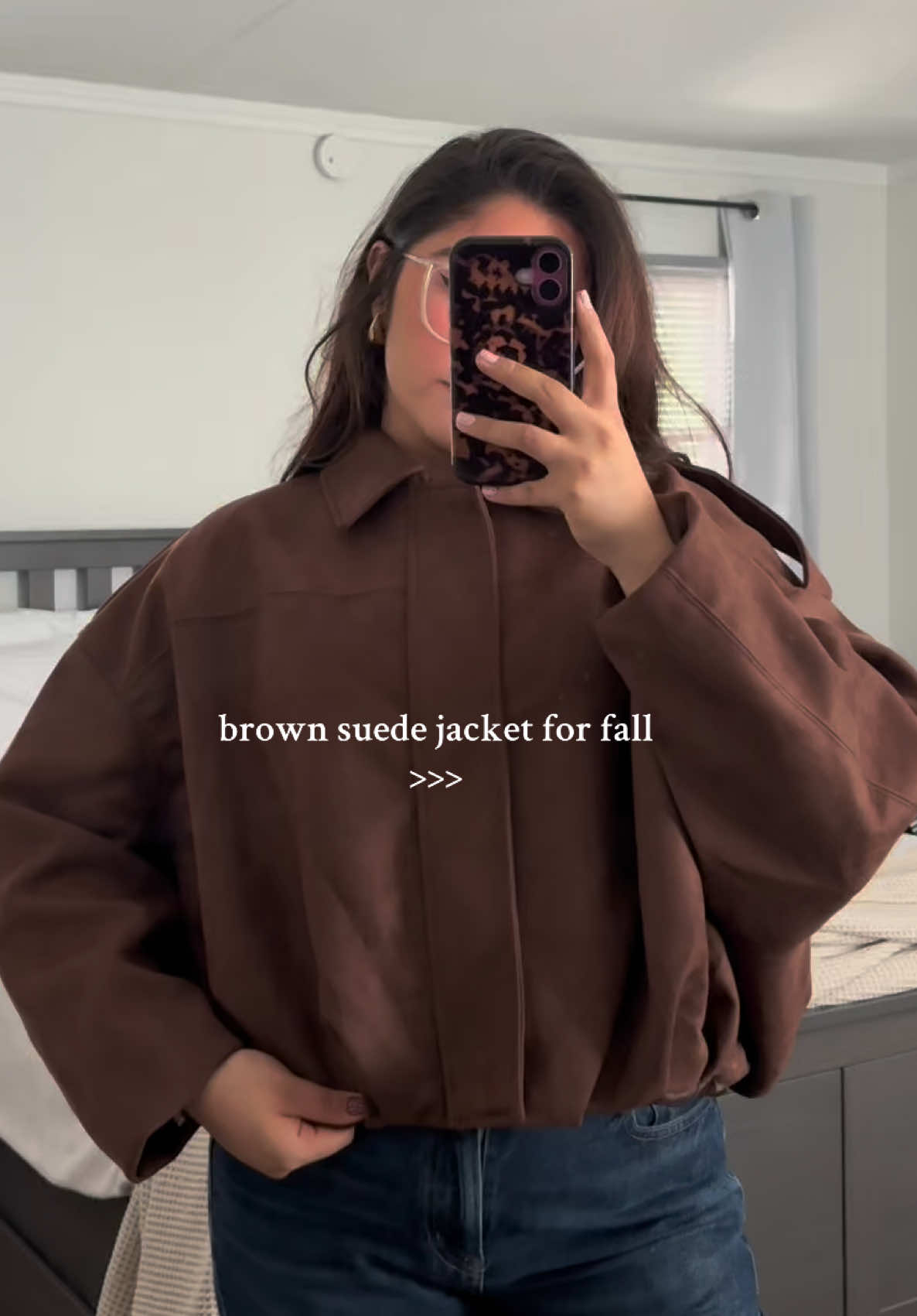 just me here waiting for the cold because I have so many cute fall pieces to wear, like this bomber jacket 🤎 #bomberjacket #suedejacket #fallstyle #fallfashion #trendy 