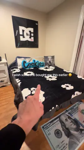 Comfort or style? Or both? 💯💸 #DenimTears #Blanket #Fashion #MensRoom #Designer 