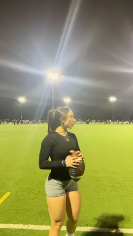 put some throwing tips in the comments ⬇️ #footballtiktok #fyp #fypシ 