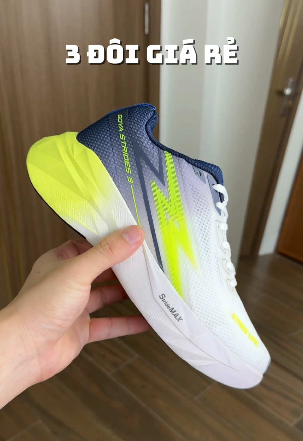 Em này không ngon hoàn tiền luôn, ae chạy 1 lần kiểu gì cũng thích, bảo hành 365 ngày, siêu nhẹ chỉ 265g 1 chiếc. Ae tự tin xúc nhé  #giaythethao #giaychinhhang #giaychaybo #goya #giaychaybogoya 