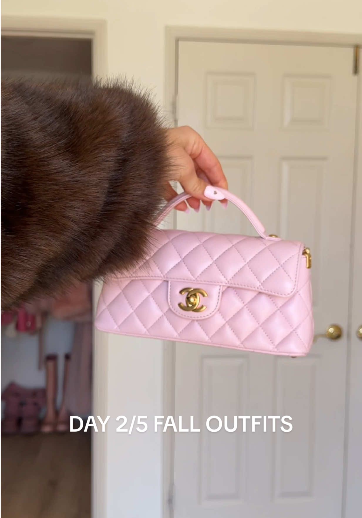 friday night girls night 🍸 day 2/5 fall outfits @Selfie Leslie #girlsnight #gno #falloutfits #fallfashion #outfitinspo 