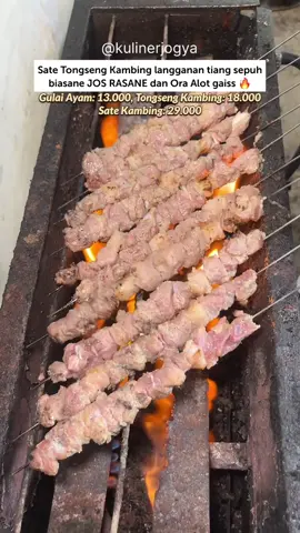 MURAAH BANGEET NGLAWUHI !! Beli tongseng 1 bisa buat berdua hehehe super irit parkir e gratis!! Tur iki masakanne ENAK TENAN gaiss, ra mambu prengus, yuk gas!! __ 🏡 TONGSENG DAN GULAI CATURAN (@tongsengdangulaicaturan ) 📍 Jl. Tempel-Seyegan, Jlegingan, Margorejo, Kec. Tempel, Kabupaten Sleman, Daerah Istimewa Yogyakarta (400 meter selatan Bangjo Tempel) __ #kulinerjogja #kulinerjogya #tongsengkambing #satekambing #gulaikambing 